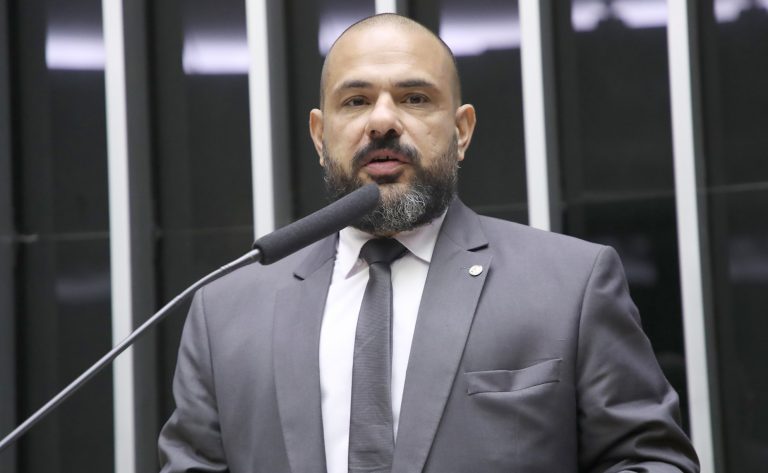 Comissão aprova projeto que facilita compra de carro elétrico com isenção de imposto por pessoa com deficiência – Notícias