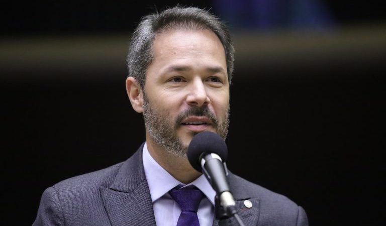 Comissão aprova projeto que permite a importação de carro usado por servidor brasileiro no exterior – Notícias