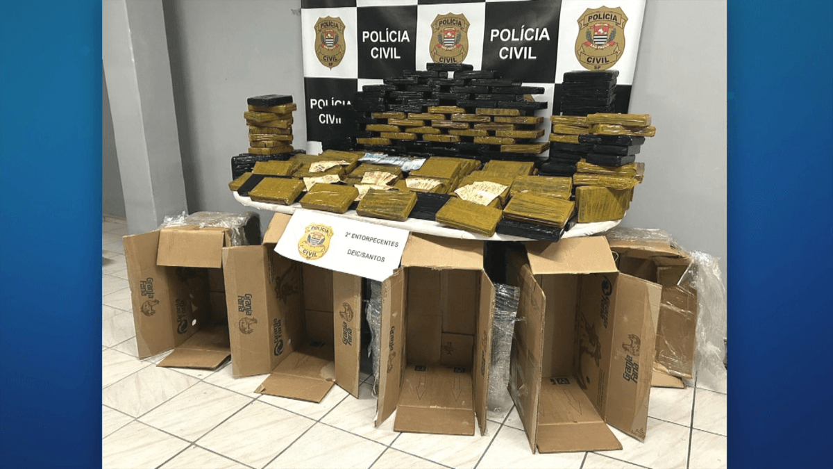 Criminosos são presos transportando mais de 200 tijolos de cocaína em caminhão