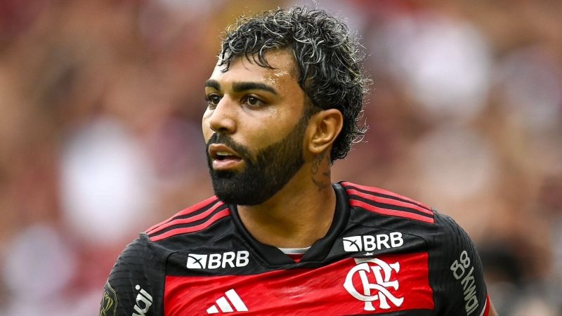 Denilson critica Gabigol após afastamento no Flamengo: “Nunca assume o erro dele”