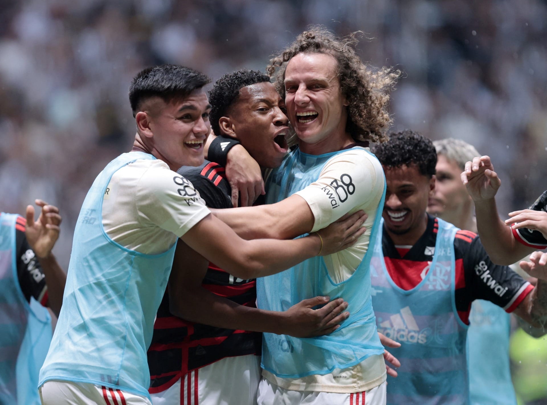 Em jogo de poucas oportunidades, Flamengo empata com Atlético-MG e é campeão da Copa do Brasil