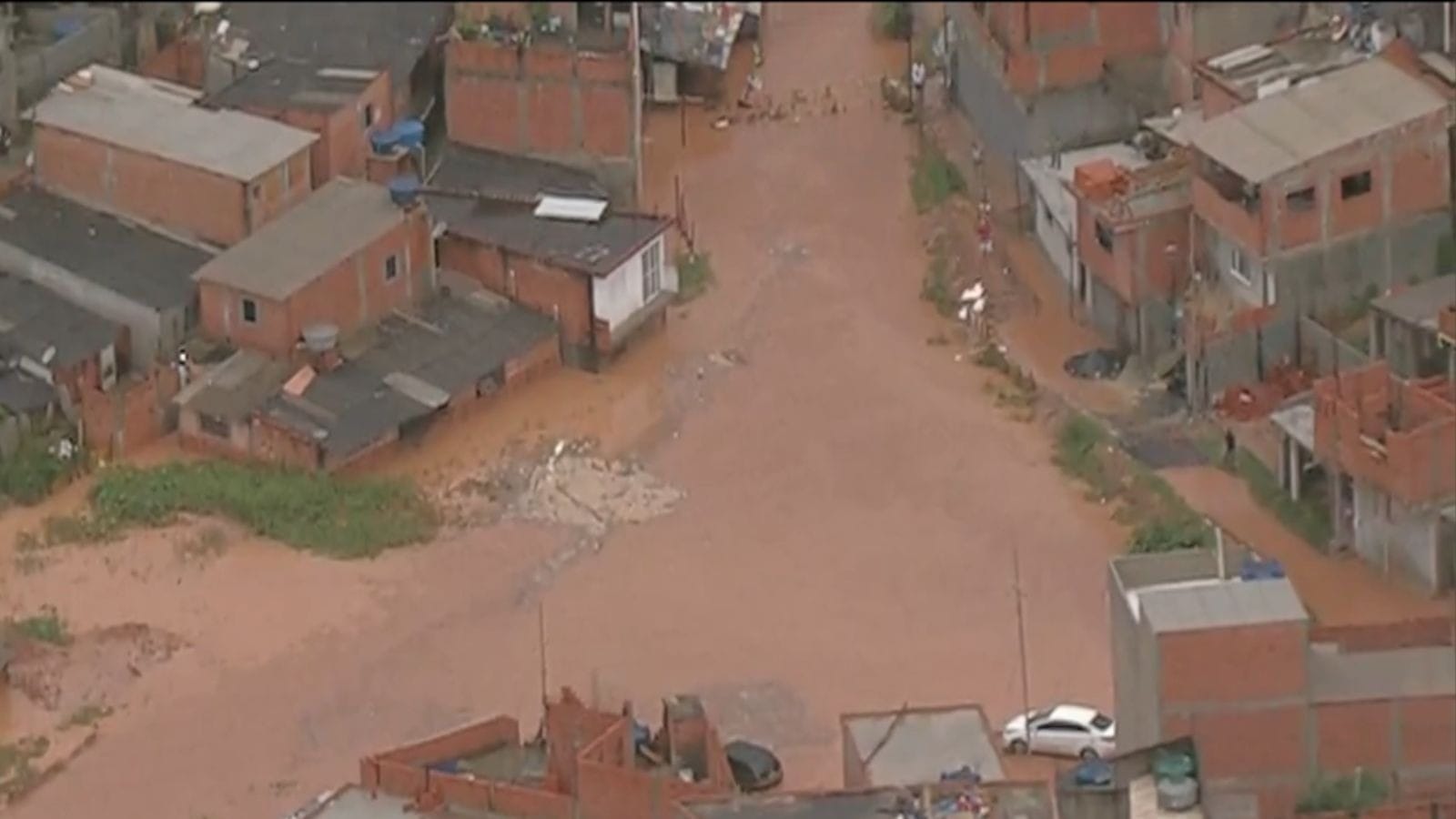 Fortes chuvas em São Paulo deixa mais 150 mil pessoas sem luz