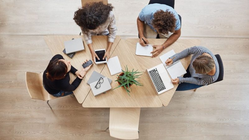 Geração X, Y, Z: entenda as diferenças e o que significa cada uma delas