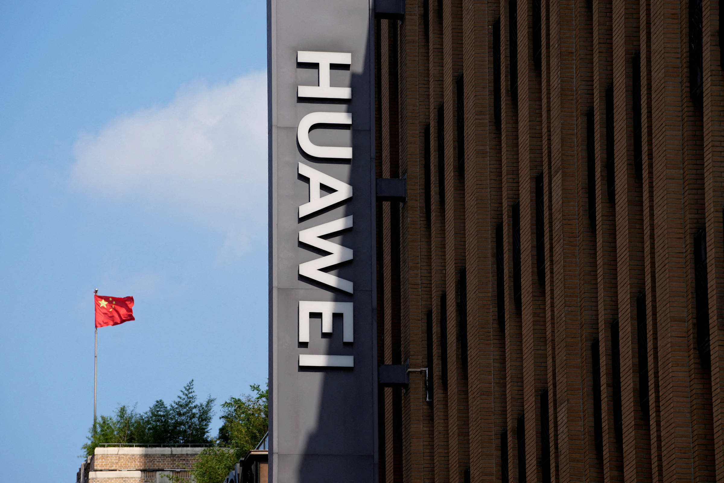 Huawei lançará telefone com seu próprio software – 25/11/2024 – Mercado