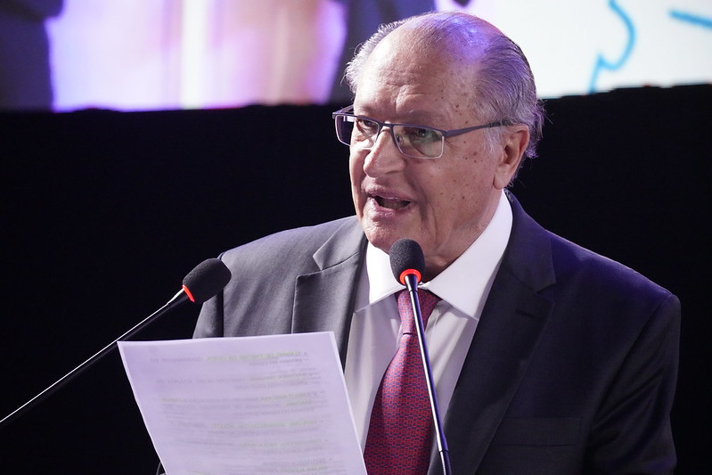 Indústria está assustando o fantasma da crise, diz Alckmin