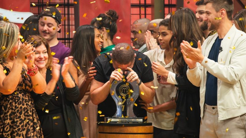 José Roberto descobre que é campeão do MasterChef 2024; assista