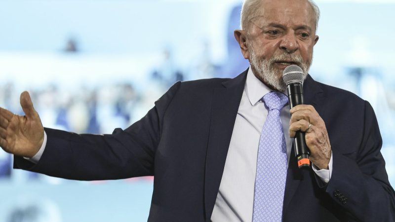 Lula promete programa para construção de banheiros
