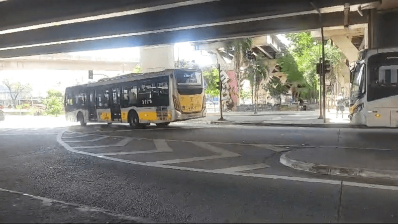 Motorista de ônibus é esfaqueado após discutir com passageiro em SP