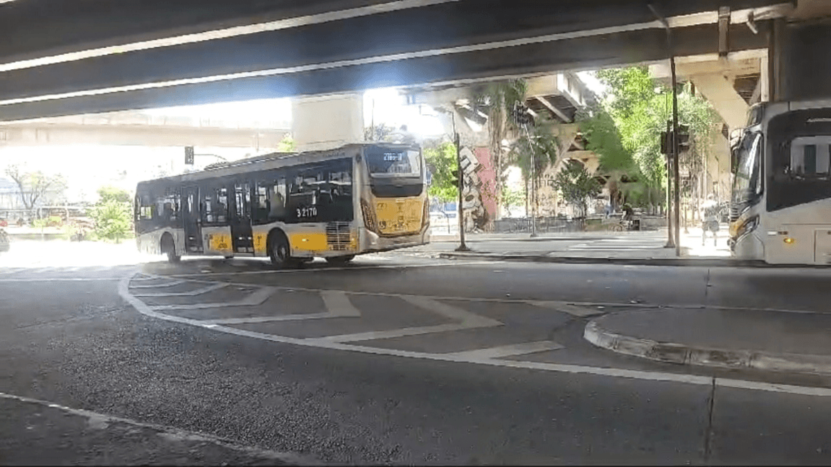 Motorista de ônibus é esfaqueado após discutir com passageiro em SP
