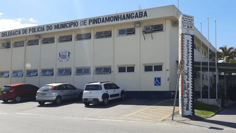 Mulher morre e adolescente fica ferido após acidente de trânsito na Dutra em Pindamonhangaba