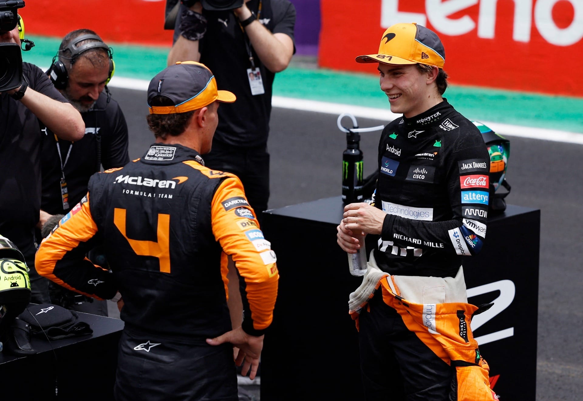 Norris agradece Piastri por vitória na corrida sprint: "Ele deveria ter ganho"