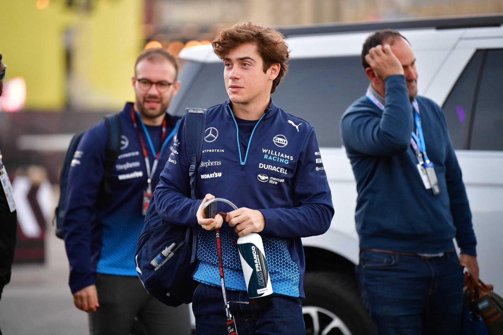 Pilotos da F1 relatam forte cheiro de maconha no primeiro dia do GP de Las Vegas