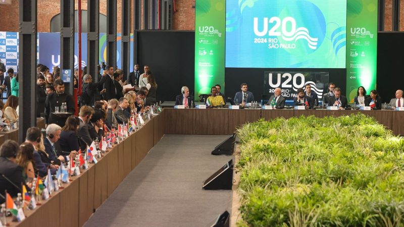 Prefeitos de cidades do G20 entregam documento com 36 pedidos a Lula
