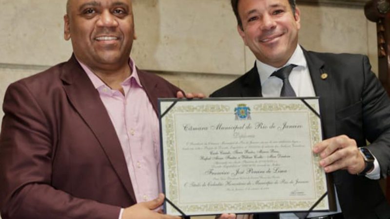 Preto Zezé recebe título de cidadão honorário do Rio de Janeiro