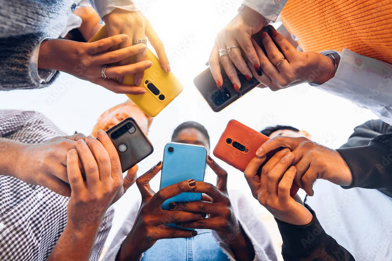 Redes sociais: Austrália proíbe acesso de menores de 16 – 07/11/2024 – Tec