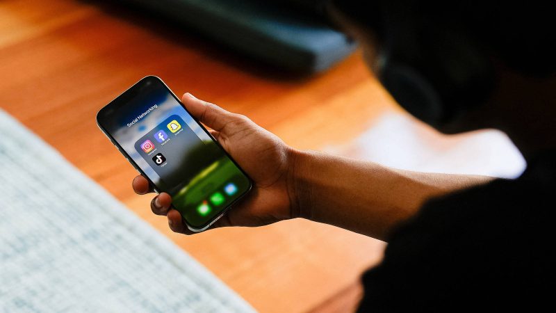 Redes sociais: Austrália proíbe acesso para menores de 16 – 28/11/2024 – Tec