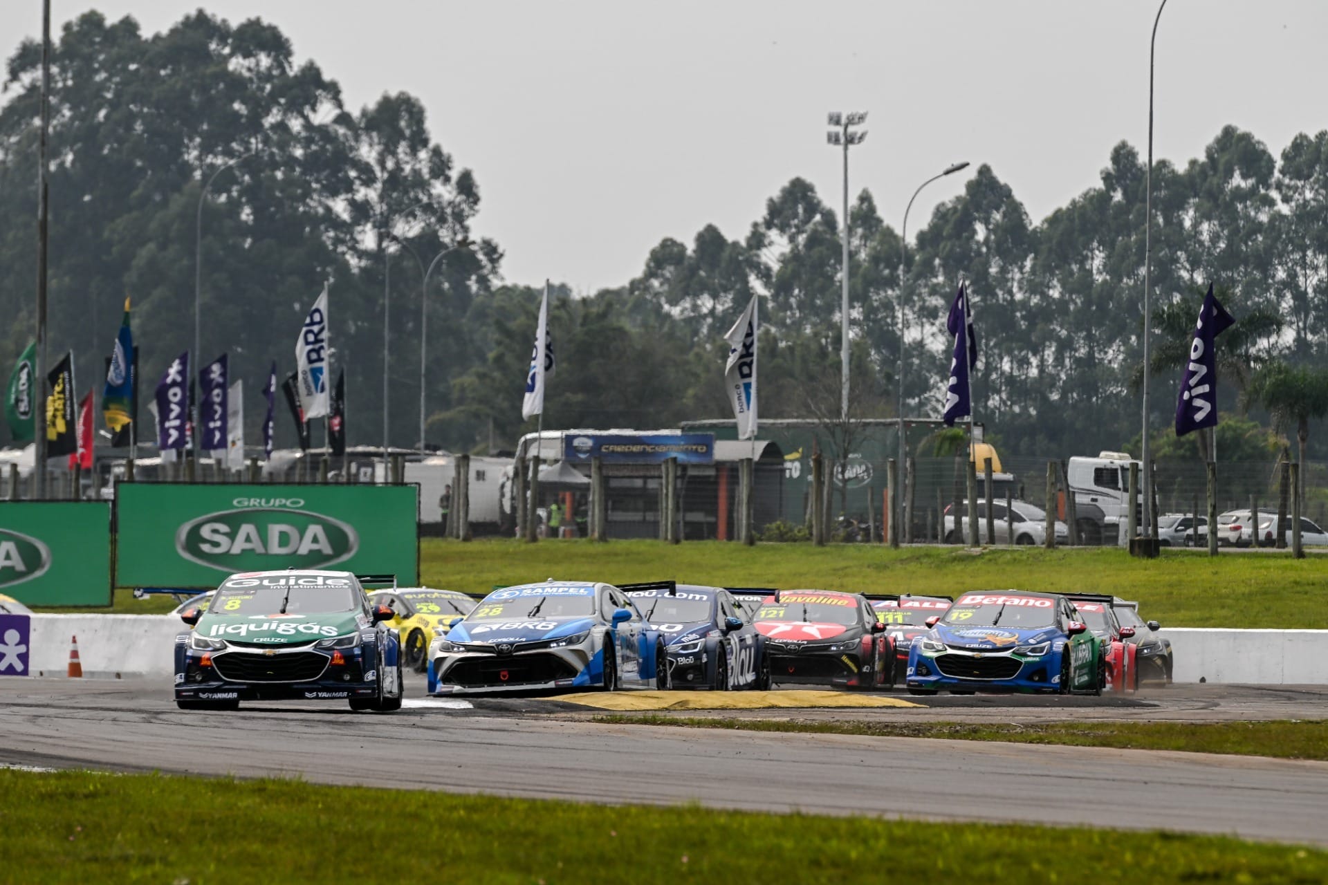 STJD reverte desclassificações de equipes punidas por irregularidades nos pneus na Stock Car