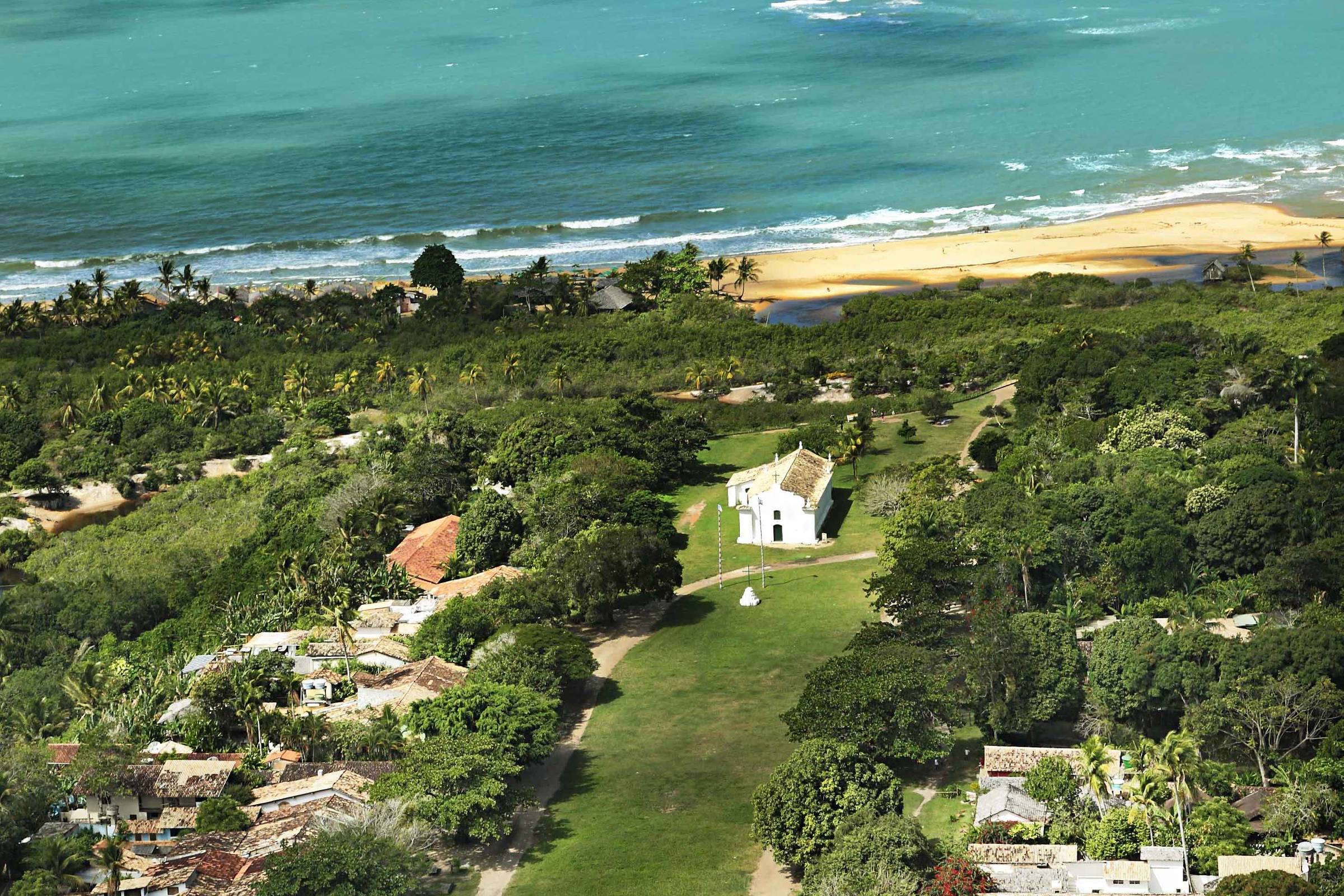 Trancoso encanta com areias brancas e o cativante Quadrado – 27/11/2024 – Turismo