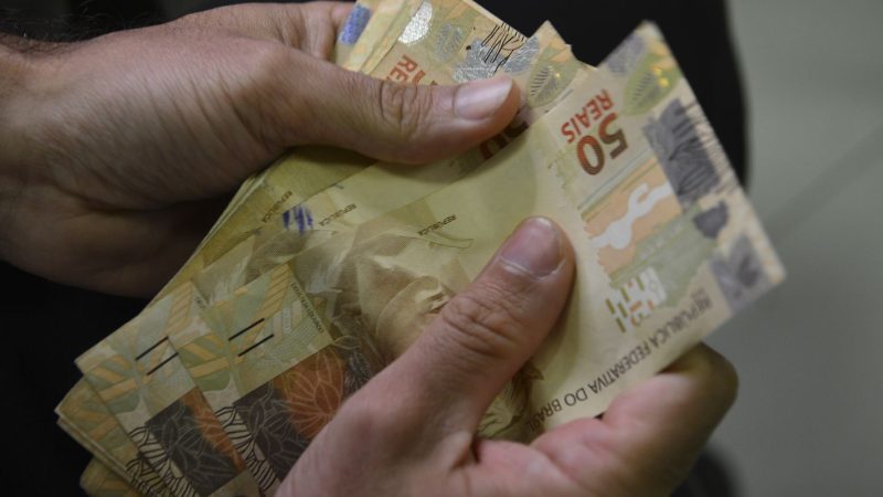 Proposta do Orçamento de 2026 prevê salário mínimo de R$ 1.631