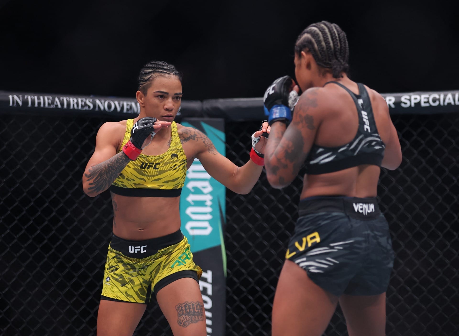 Viviane Araújo vence Karine Silva em duelo movimentado