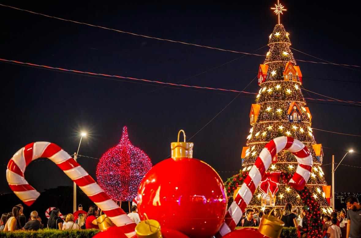 A Vila de Natal, localizada no Parque Brasil 500, estará aberta para visitação e funcionamento dos brinquedos até o dia 06 de janeiro. – Jornal Aqui Paulínia