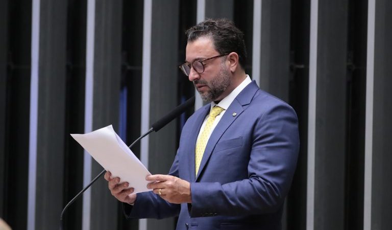 Aprovado texto-base de projeto do ajuste fiscal que prevê novo limite de gastos em caso de déficit nas contas – Notícias