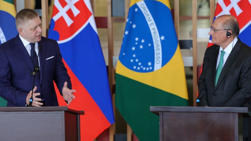 Brasil assina acordos de cooperação com Eslováquia