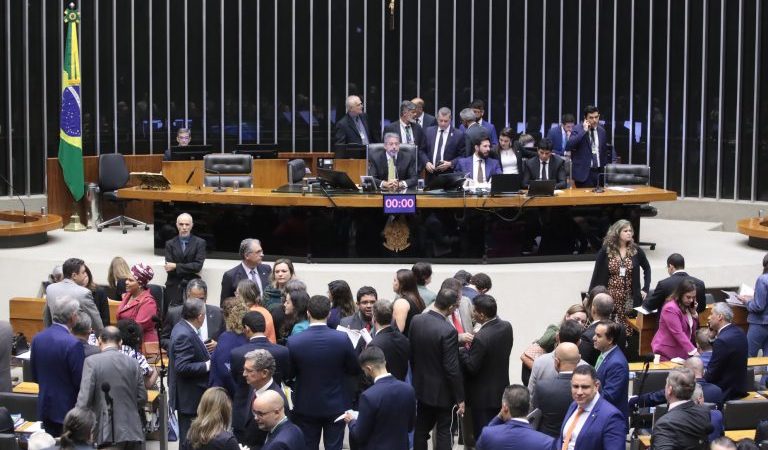 Câmara conclui votação de projeto que prevê novo limite de gastos públicos em caso de déficit – Notícias