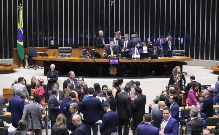 Câmara conclui votação de projeto que prevê novo limite de gastos públicos em caso de déficit – Notícias