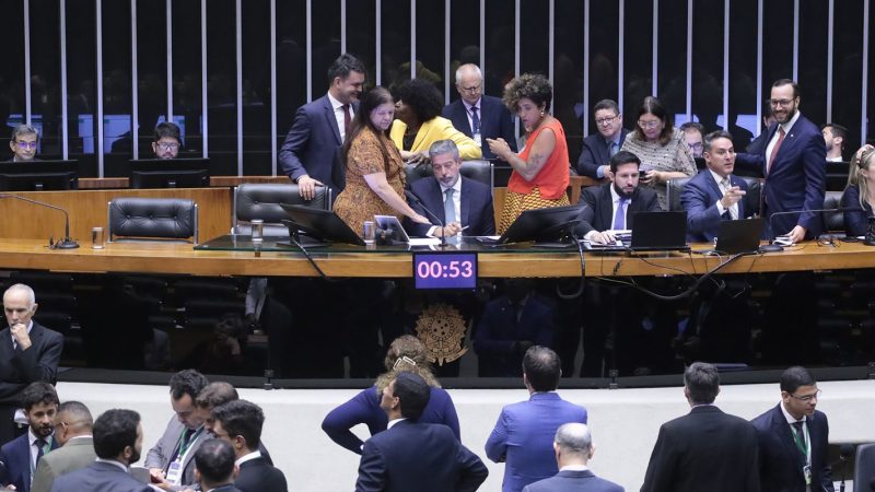 Câmara dos Depuados aprova 13 projetos para proteção das mulheres