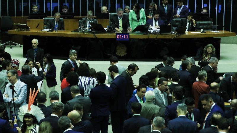 Relator muda regras para supersalários na PEC do corte de gastos