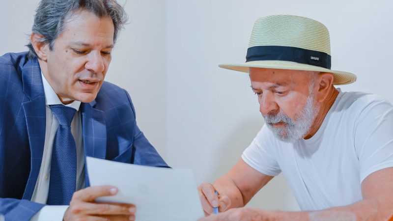 Com alta hospitalar, presidente Lula trabalha de casa em São Paulo