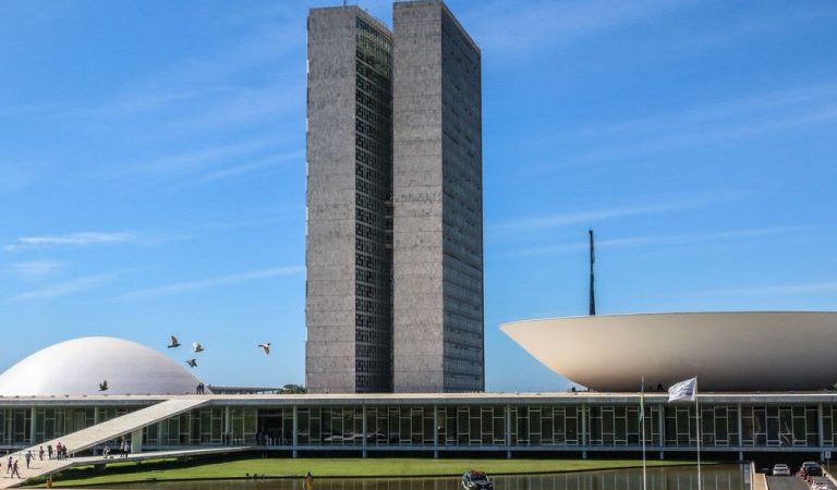 Congresso promulga emenda constitucional que corta gastos e restringe abono do PIS/Pasep – Notícias