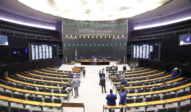 Deputados rejeitam urgência para projeto sobre dedução fiscal de instituições financeiras – Notícias
