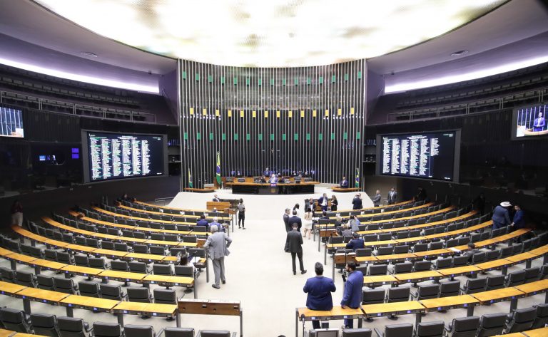 Deputados rejeitam urgência para projeto sobre dedução fiscal de instituições financeiras – Notícias