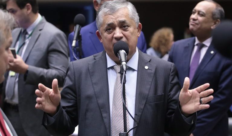 Líder do governo afirma que o pacote de ajuste fiscal estará aprovado na Câmara até quinta-feira – Notícias