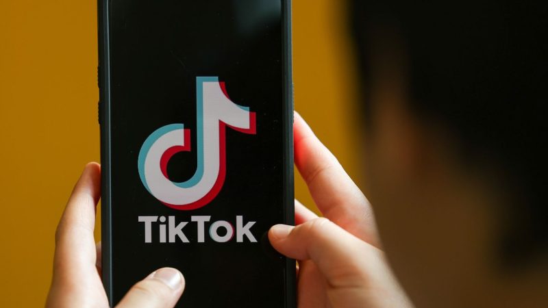 Proposta que proíbe o uso de celular nas escolas é aprovada na Câmara