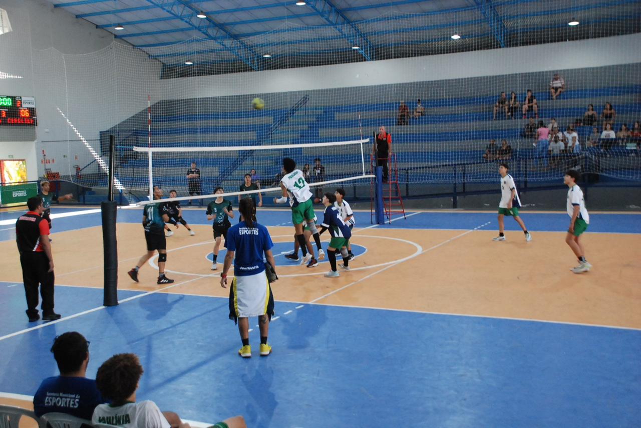 A Prefeitura promoverá um treino aberto de vôlei masculino na próxima segunda-feira, 27, a partir das 19h30, no Ginásio de Esportes do Jardim Calegaris. – Jornal Aqui Paulínia