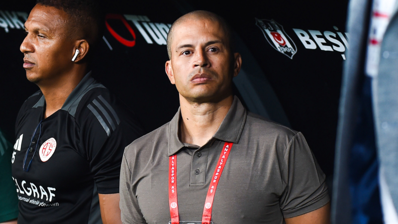 Alex revela bastidores da passagem como técnico pelo Antalyaspor, da Turquia