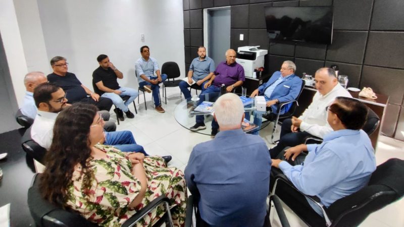 Vice-prefeito de Sumaré recebe engenheiros no Paço Municipal
