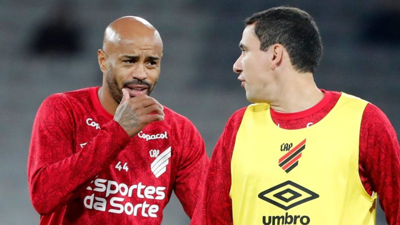 Athletico encaminha saída de atacante Pablo para o Sport