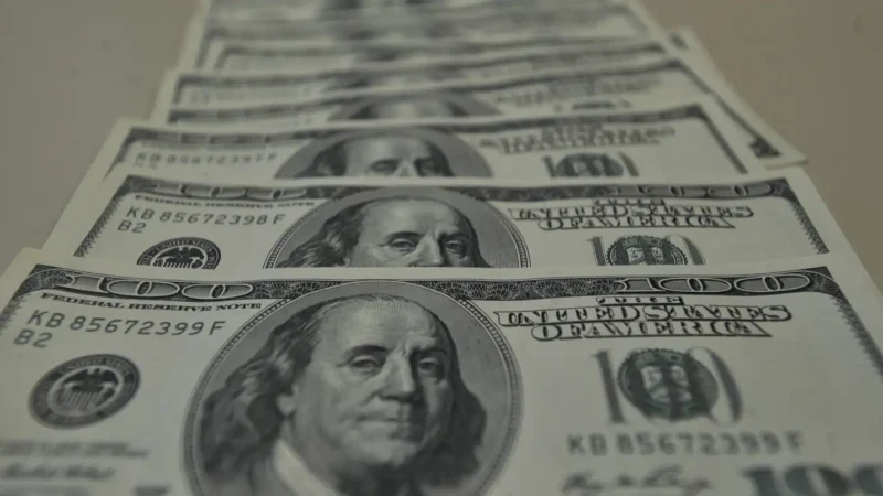 Contas externas têm saldo negativo de US$ 56 bilhões em 2024