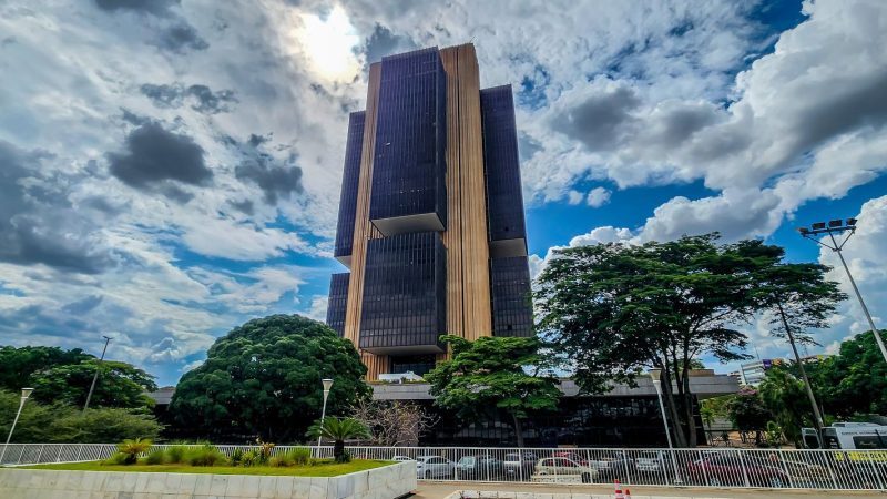 Copom eleva juros básicos da economia para 14,75% ao ano