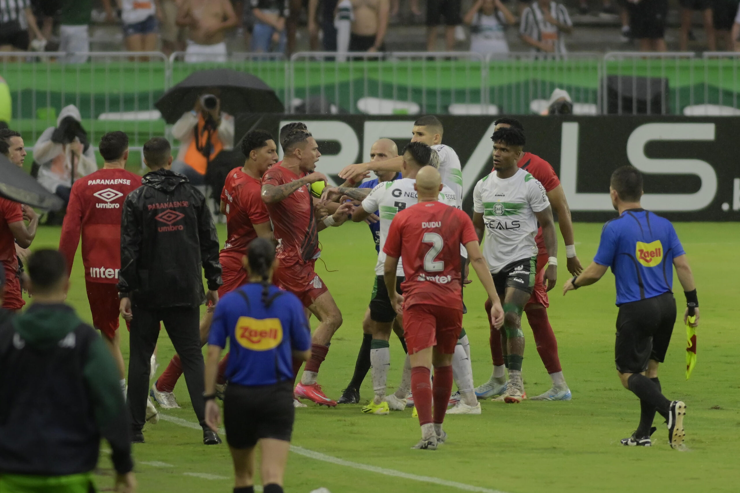 Jogadores podem pegar suspensão pesada