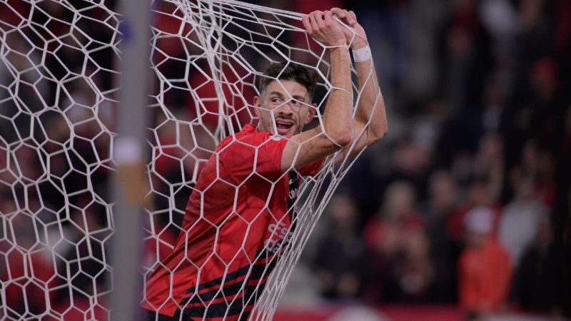 Lucas Di Yorio perde gols e a torcida grita: “Petraglia, cadê o dinheiro”?