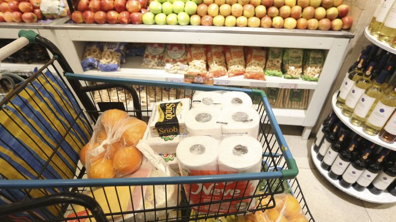 Vendas no comércio crescem 0,2% em agosto, após quatro meses de queda