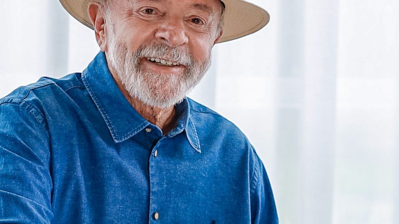 Lula pede correção de erros na primeira reunião ministerial de 2025