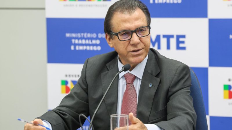 Ministro do Trabalho critica política de aumento da Selic