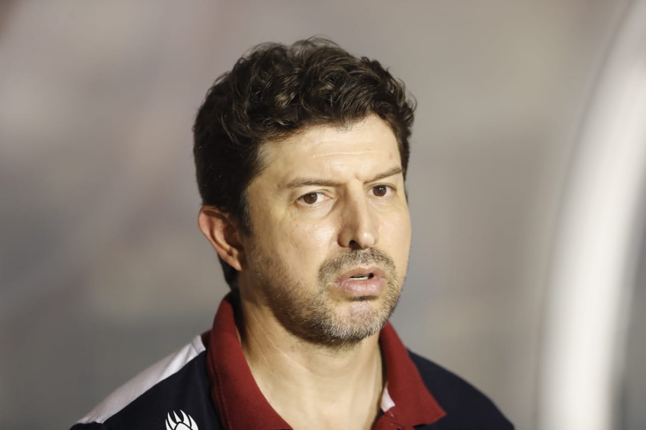 Paraná Clube acerta retorno do técnico Tcheco