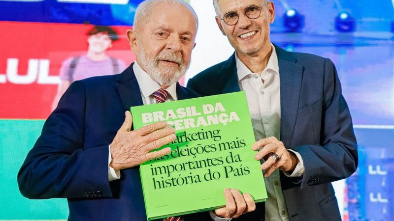 Lula demite Paulo Pimenta; publicitário Sidônio Palmeira assume Secom